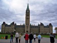 Als erstes laufen wir zum Parlament...