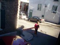 Ellen und Dorle räumen die Hindernisse in der Stadt weg