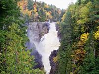 Ruhiges Wasser? Nein... Tosender Wasserfall!