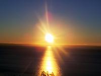 Ein neuer Tag beginnt mit dem Sonnenaufgang über den St. Lorenz