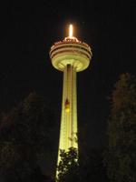 Skylon Tower bei Nacht