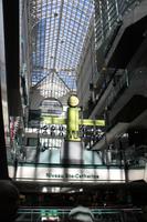 Einkaufszentrum unter der Stadt