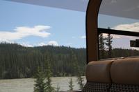 im Panoramawagon den Rocky Mountains entgegen