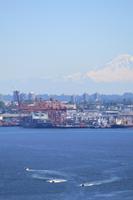 Mount Baker in den USA vor dem Hafen Vancouvers