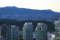 die beleuchtete Lions Gate Bruecke