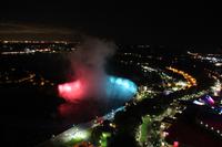 Die beleuchteten kanadischen Fälle