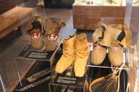 Führung im historischen Fort St. James - Indianer-Utensilien