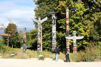 Totempfahl-Sammlung der Westküsten-Indianer im Stanley Park Vancouver
