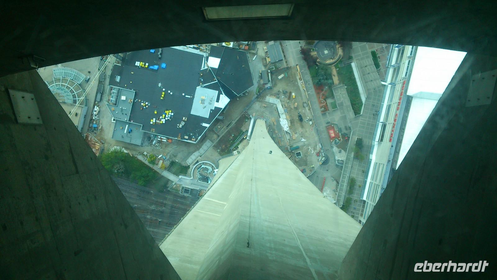 Blick vom CN-Tower 364 m tief