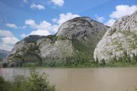 Zugfahrt des Canadian Zuges durch die Rocky Mountains - Athabasca River