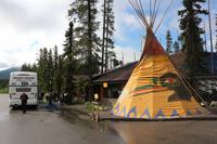 Stopp am Sunwapta Falls Resort