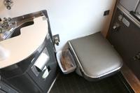 Zugabteil im Canadian - Waschplatz und Toilette