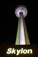 Skylon Tower bei Nacht