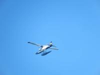 Ein Wasserflugzeug über Vancouver