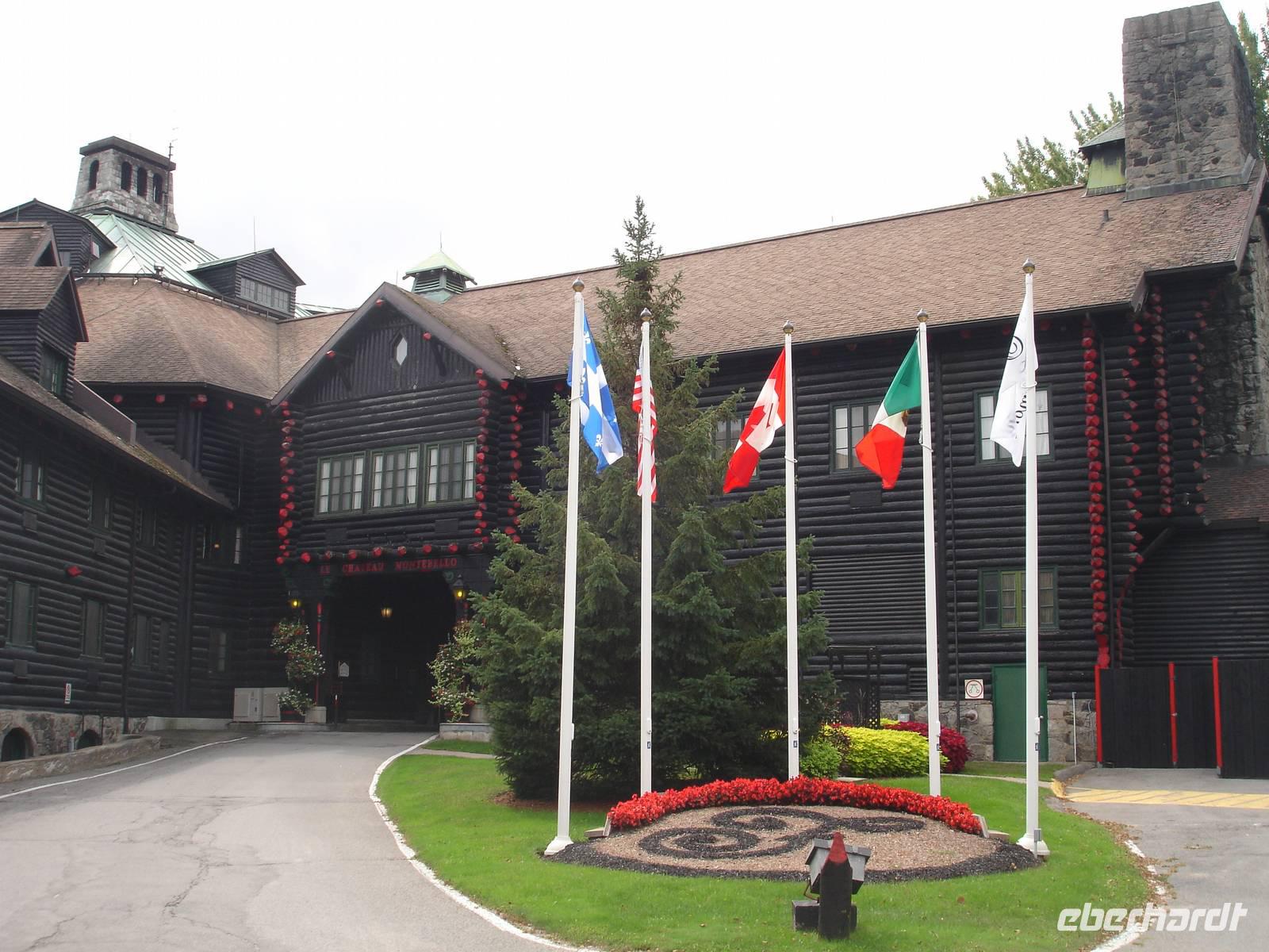 Fairmont Hotel Montebello - Eingang