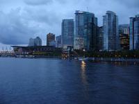 Vancouver - Blick vom Schiff auf Downtown am Abend