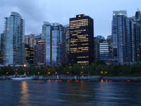 Vancouver - Blick vom Schiff auf Downtown am Abend