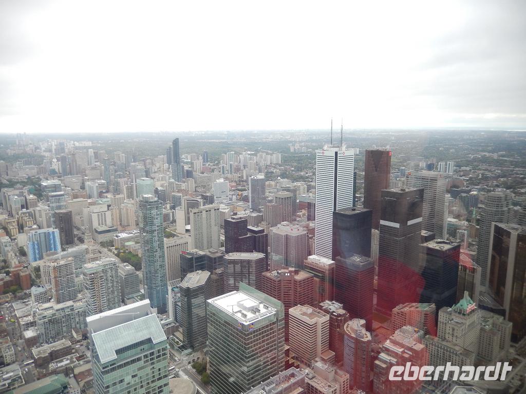 Blick vom CN - Tower auf die Skyline von Toronto