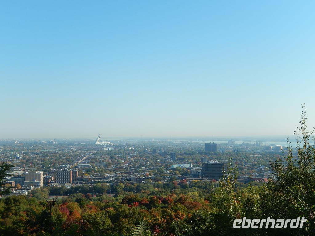 Blick über Montreal mit dem Olympiastadion im Hintergrund