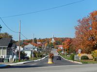 typisch kanadisches Dorf mit toller Laubfärbung