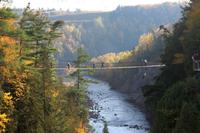 Auch über diese Hängebrücke geht es für uns ...