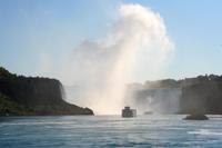Schiffe vorm Hufeisen-Wasserfall
