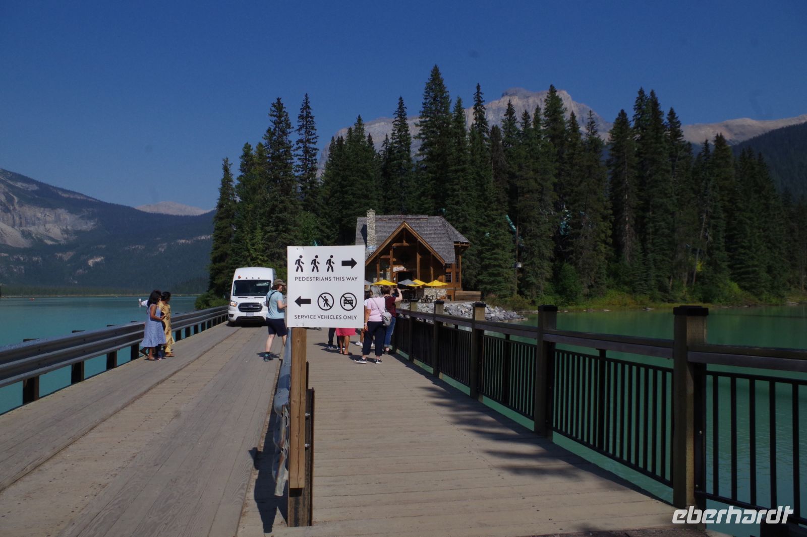 Am Emerald Lake 6