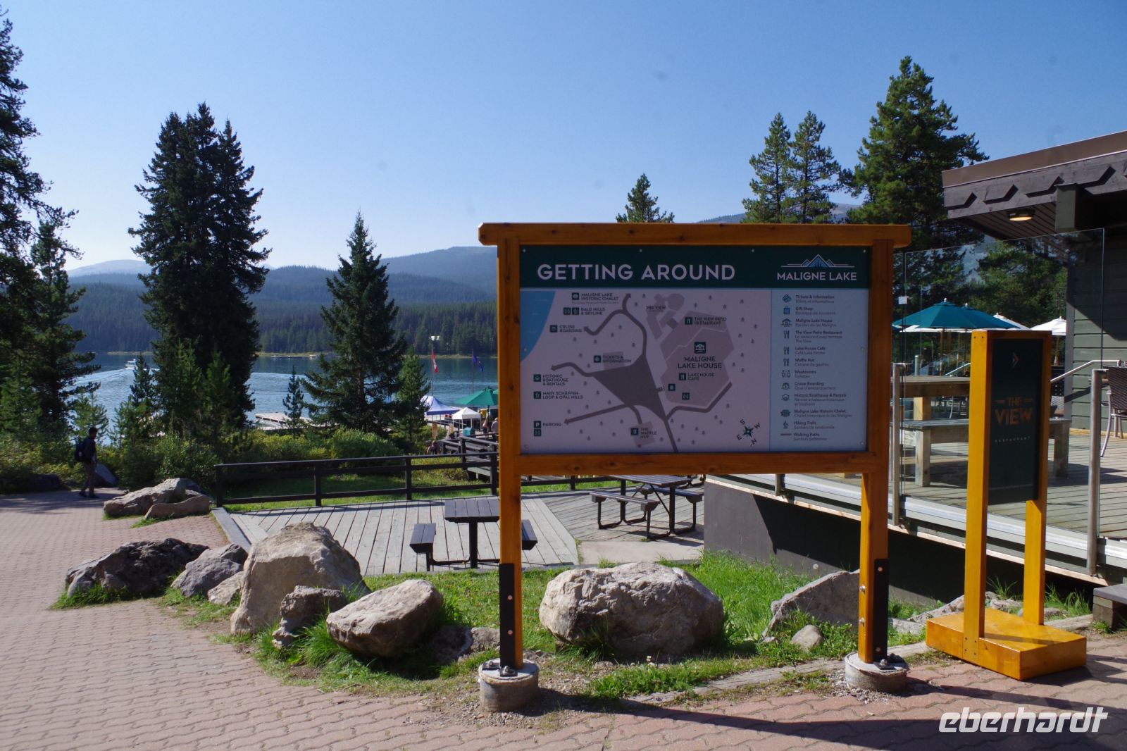 Am Maligne Lake 2