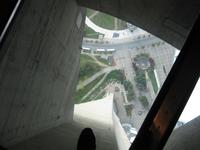 Blick nach unten von der Glasplattform des CN Towers