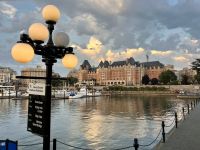 Das wuchtige Empress Hotel am Inneren Hafen