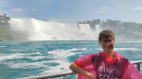 Dienstkleidung der besonderen Art – Reiseleitung im Niagara-Einsatz.