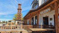 Mittagspause im Twin Cities Saloon in Longview - Alberta
