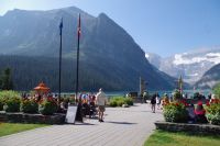 Vor dem Chateau Lake Louise. 3