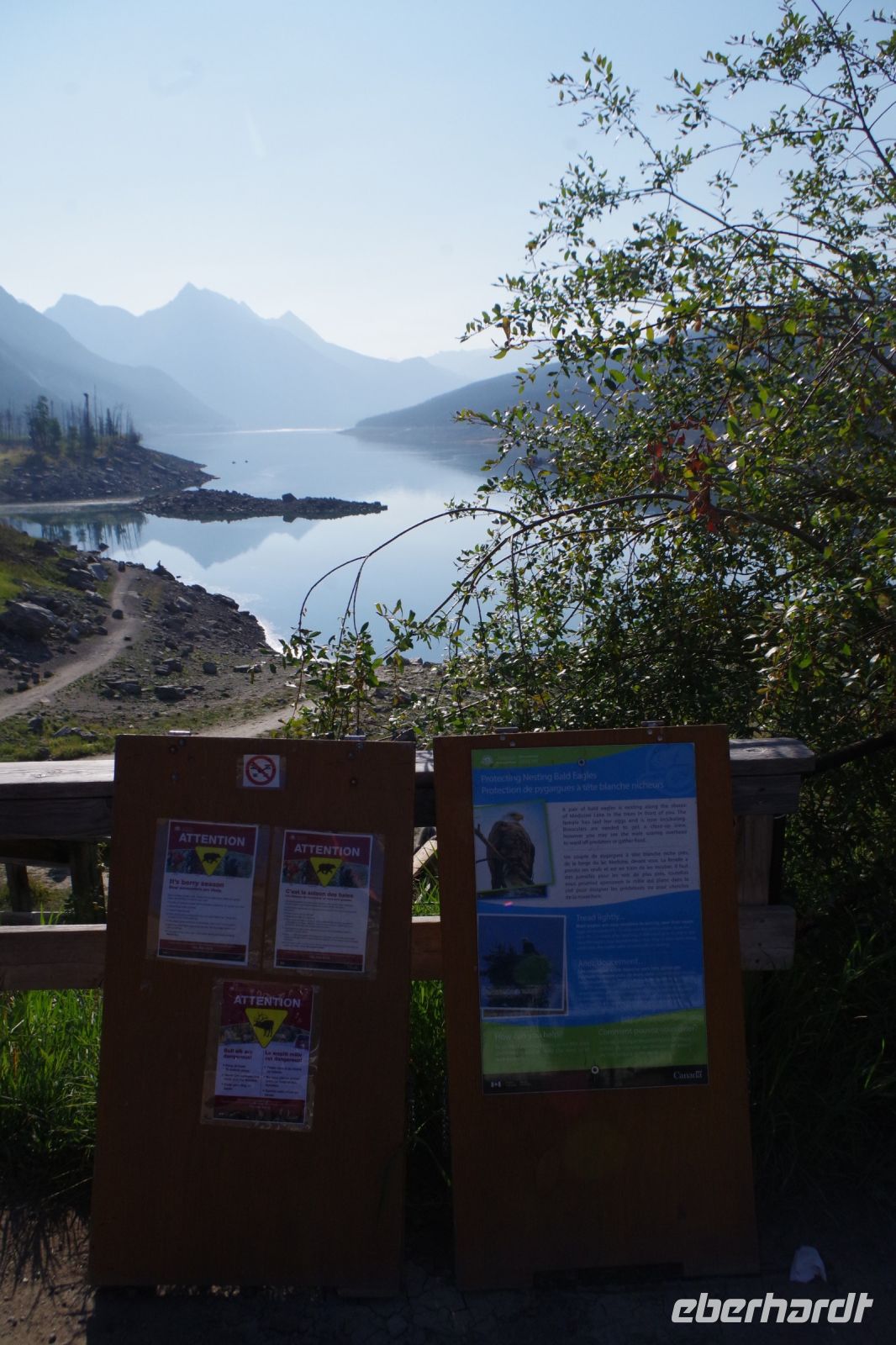 Warnung vor Wildtieren am Medicine Lake