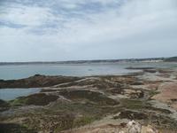 Blick von oben auf St. Aubins Bay
