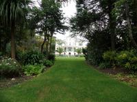 harmonische Sichtachse auf das Gebäude