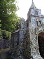 Der dritte Bau der kleinsten Kirche der Welt auf Guernsey