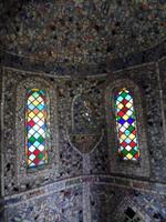 Scherben auch im Innenraum der Little Chapel