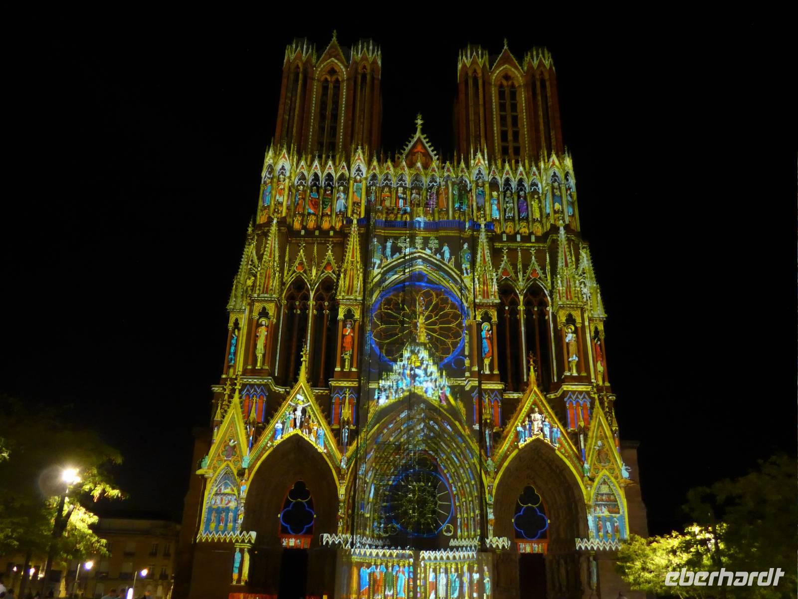 Kathedrale von Reims im Glanz der Lichtershow