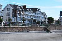 Hafenpromenade vor dem Hotel Ommaroo