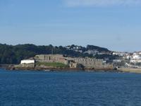 Fahrt nach Guernsey - Blick auf Elisabeth Castle
