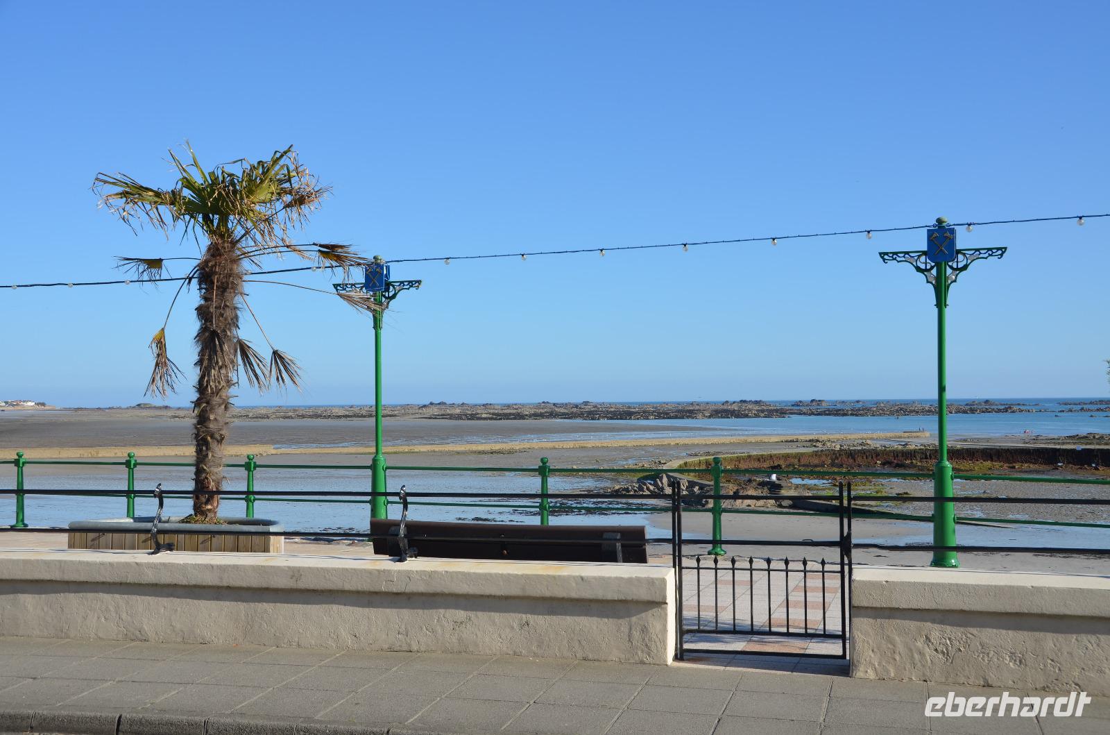 Strand vorm Hotel Ommaroo