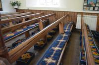 Reservierte Sitzplätze in der Kirche von Sark