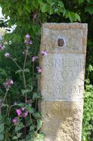 Hochzeitsstein am Feldesrand