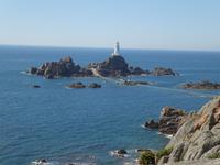 Jersey, Corbier Leuchtturm bei Flut