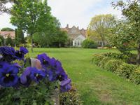 Im Zweiten Privatgarten - diesmal ein englischer, sehr akkurat angelegter Garten