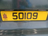Ein Autoschild auf Guernsey