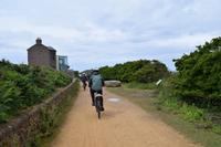 Fahrt auf der ehemaligen Schmalspurbahnstrecke nach Westen