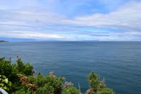 Blick auf die Nachbarinsel Guernsey