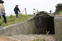 Besichtigung einer alten Wehranlage des deutschen Atlantikwall´s 